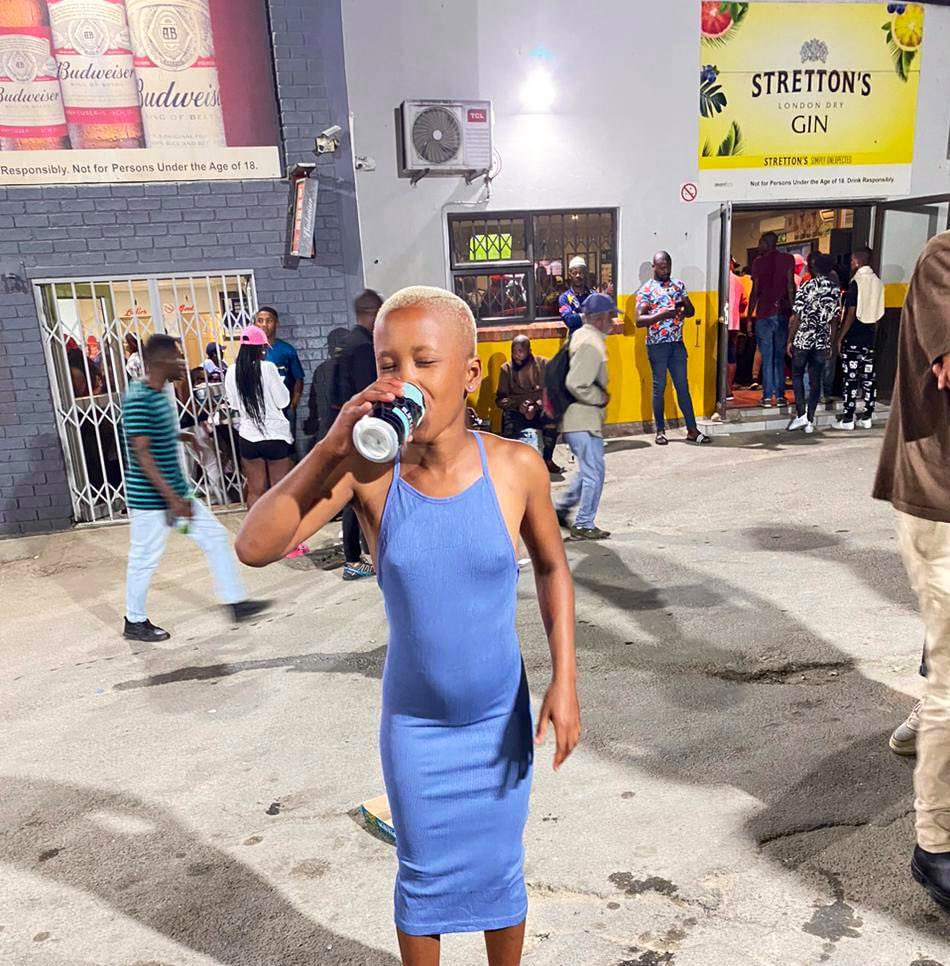 _BlackZA's tweet image. This liquor store or Tarven must be found and closed for selling alcohol to underage kids 😭💔🚮