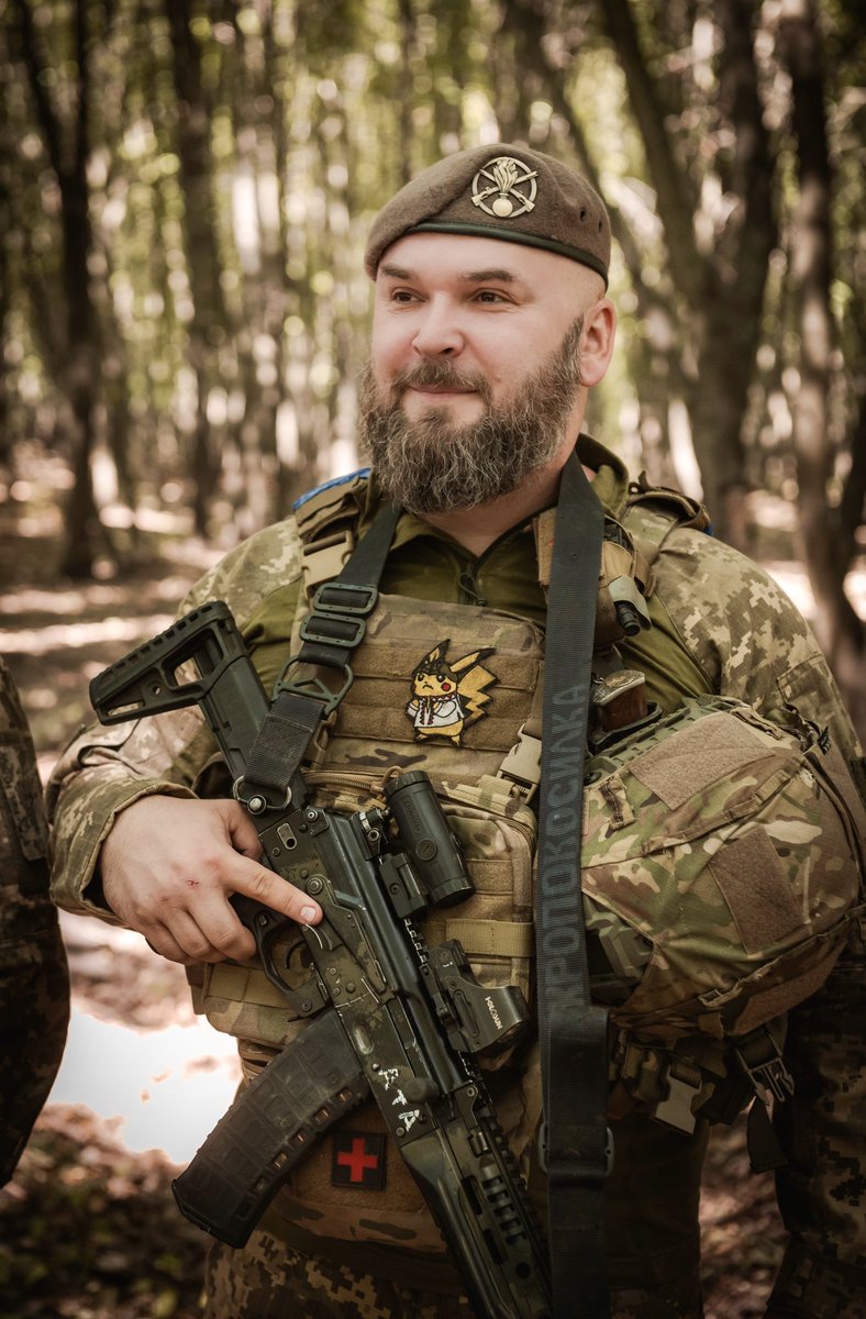 Рідні мої бойові побратими! Щиро вітаю кожного з Днем захисника і захисниці України!
Тільки завдяки вам наша країна досі існує і тримається. День у день, важкою працею, ризикуючи життям, втрачаючи близьких людей, наближаєте нашу Перемогу! Ви маєте знати, як би далі не склалося