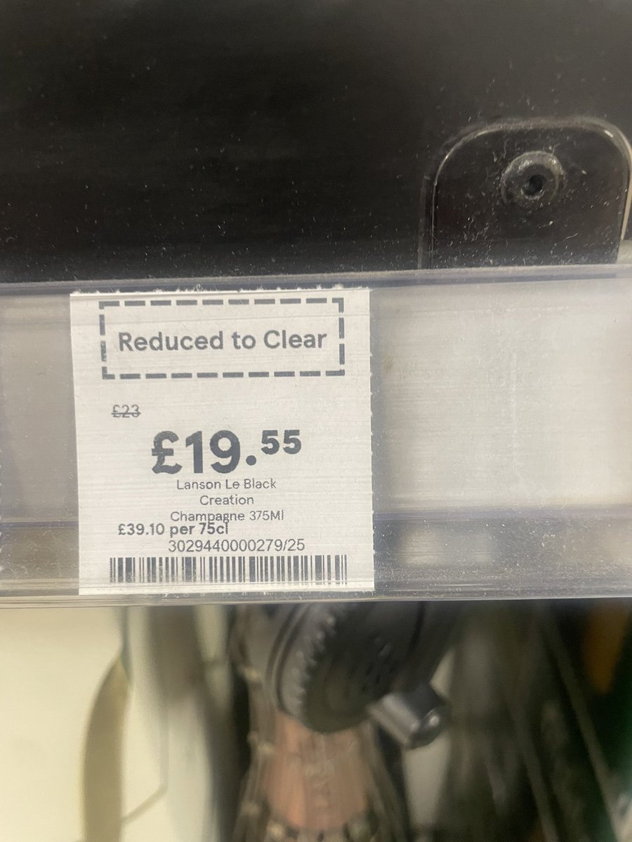 aroundin8's tweet photo. @Tesco are having an amazing reduce to clear event in wine and spirts ! Take a look at these prices. Get to the checkout to find Grahams Vintage Port down to £13.37 a bottle from £30.50 with my #clubcard. Extra discounts on spirts at the till !!! https://t.co/f6gceNLAH1