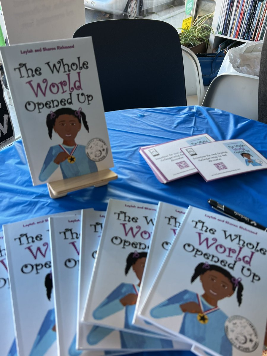 lsrclipss's tweet photo. Thank you too Lions Tooth Bookstore for being my first out of state experience. 

The Whole World Opened Up is available now on Amazon and everywhere books are sold! Get your copy here: 

https://t.co/epdj0ougZT

#laylahrichmond #thewholeworldopenedup #youngauthor
#chicago https://t.co/K3kpDrmuxg