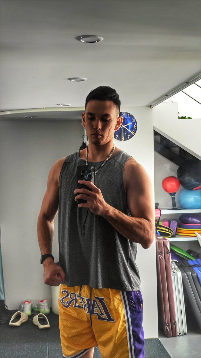 巨施强伸 tweet media