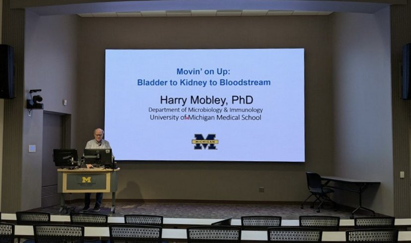 AShea_Lab's tweet image. Wishing @harry_mobley a happy retirement! 40 years of “Movin’ on Up” 🧫🔬🧬