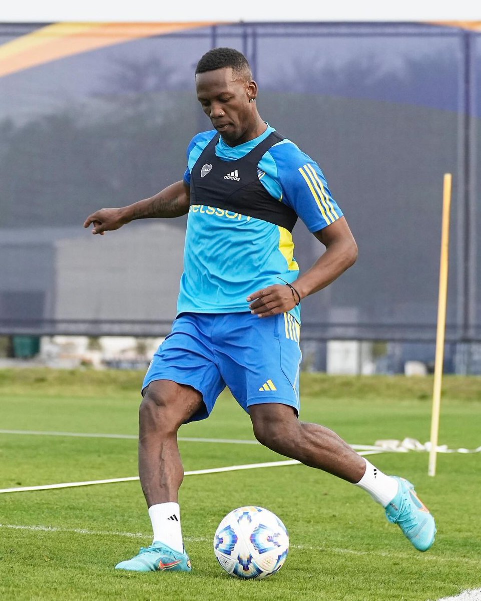 Luis Advíncula se prepara para volver a jugar.