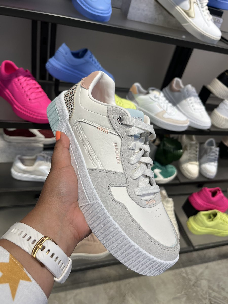 Melenuda_'s tweet photo. ¿Con cuáles Skechers me quedo? Ayúdenme 😱😱 https://t.co/1JfnL2UOBy