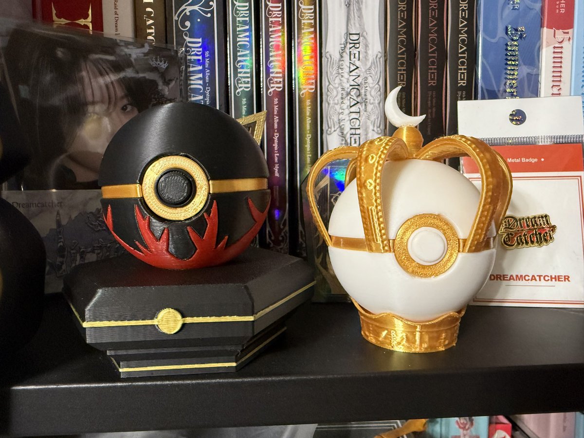 Presenting the Loona Pokeball. And I of course had to take a picture of the siblings together! #Loona #Dreamcatcher