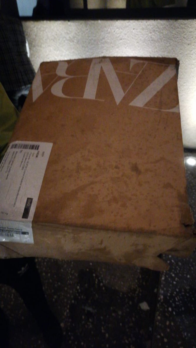 cacho_suarez's tweet photo. El PEOR servicio y atención que he recibido por parte de un agente a través de un chat @ZARA MUY GROSERO
Hoy recibí un paquete con la caja mojada y rota, obvio no lo acepte. El agente me dijo que como está como entregado no puede hacer el proceso de devolución hasta dentro 48hrs. https://t.co/yuKVi7kUH2