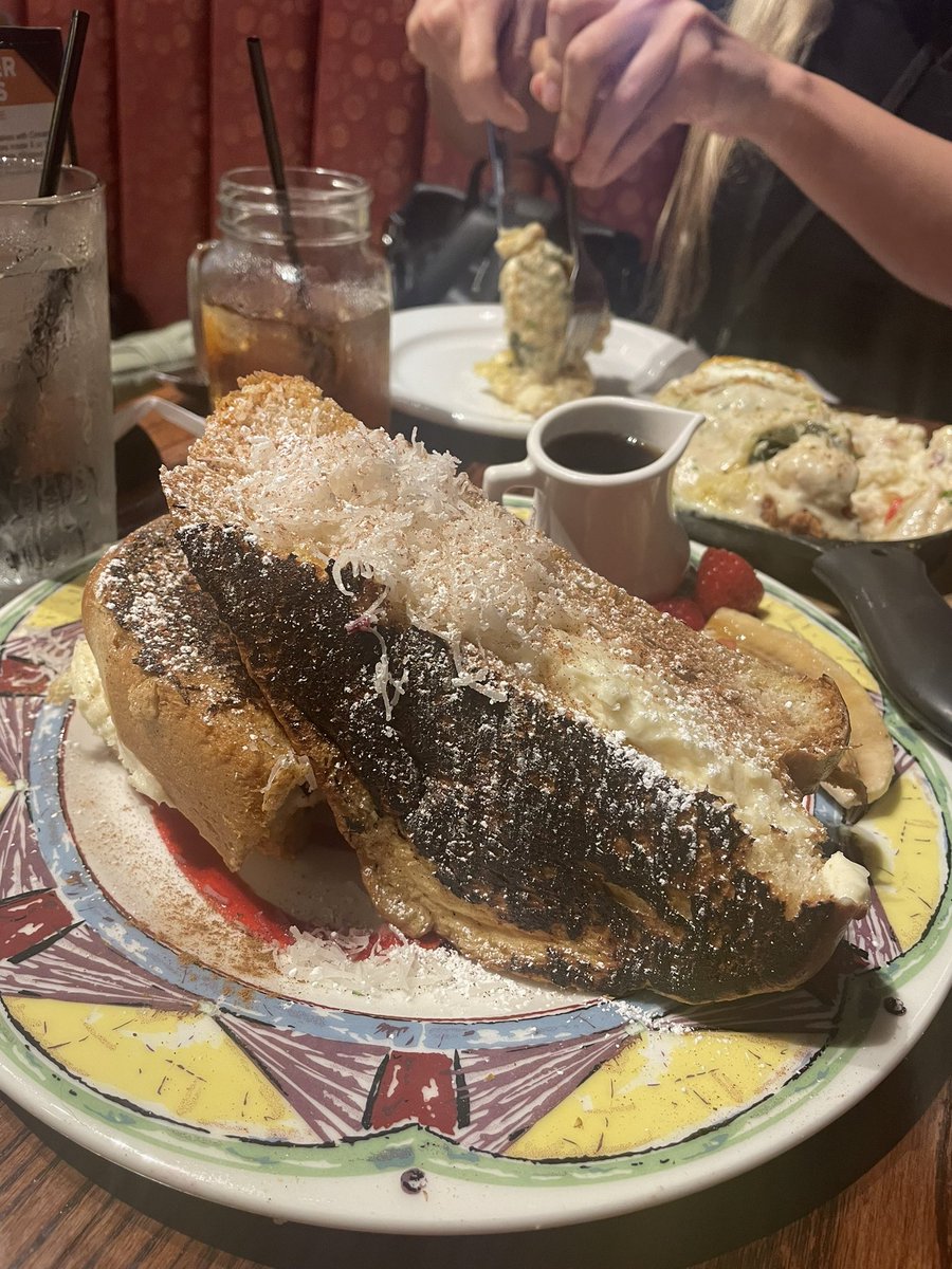 Sarah_Chang_'s tweet image. more highlights of #flux2024 : seeing old friends, meeting new ones, and this absolutely massive french toast featured on diners, drive-ins, and dives 🤪