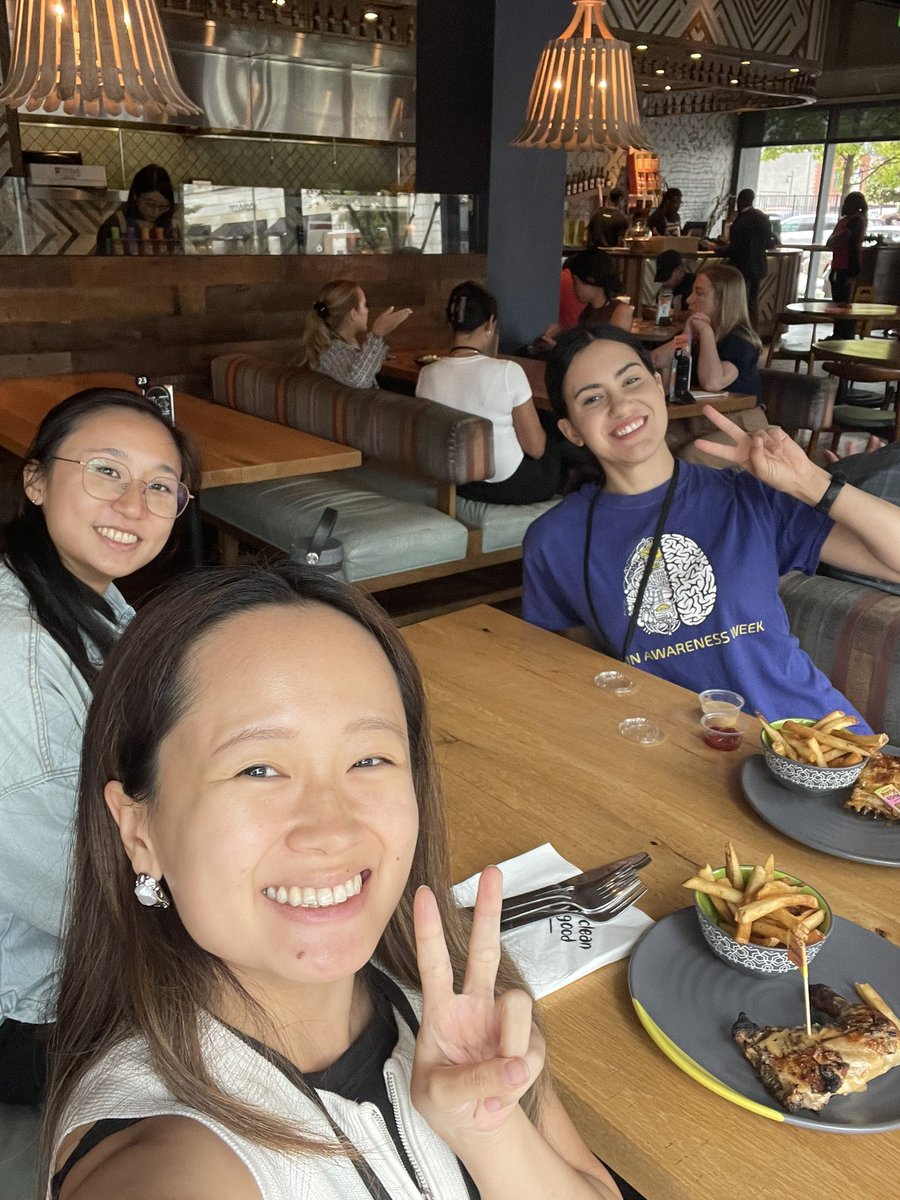 Sarah_Chang_'s tweet image. more highlights of #flux2024 : seeing old friends, meeting new ones, and this absolutely massive french toast featured on diners, drive-ins, and dives 🤪