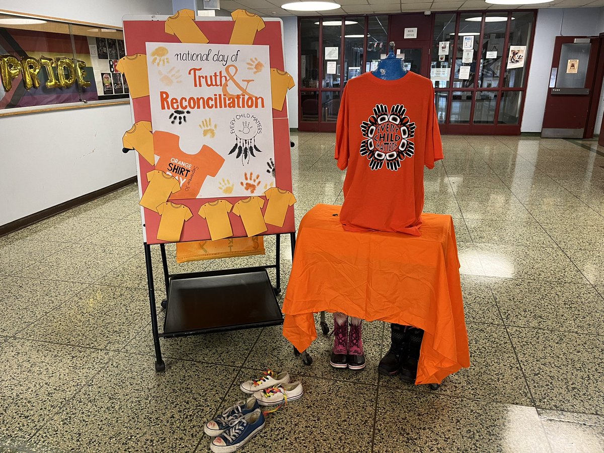 Jandu_Navjot's tweet photo. National Day for Truth and Reconciliation @tdsb_DSS. Thank you @1MsSLee, Ms deJersey &amp; Ss for the learning today. @DomenicGiorgi @ChezDominique 
#OrangeShirtDay #ResidentialSchools #Survivors #TRCCallstoAction #EveryChildMatters#Reflecting #CommunityCircles https://t.co/5tRTfhmOiN