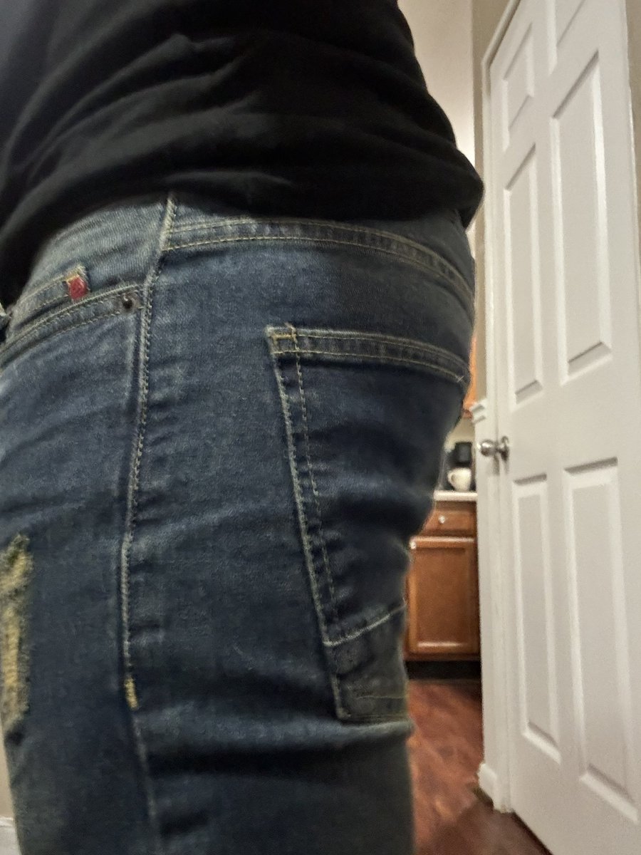 darkmare's tweet image. I feel like these pants make my butt look big. What do u think ? 🏳️‍🌈👨‍❤️‍👨
