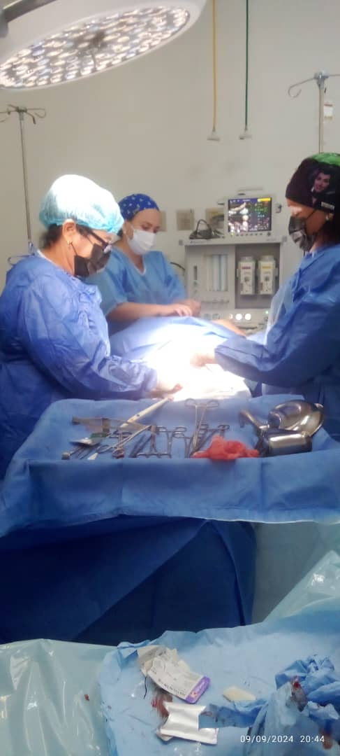 cubacooperaven's tweet photo. Proceder de Enfermería en quirófano en el Hospital Hugo Rafael Chávez Frías del Estado Mérida. La calidad de vida de los venezolanos son los más supremos objetivos de los profesionales de la misión médica cubana #CubaPorLaVida https://t.co/xaXYKVBZRR