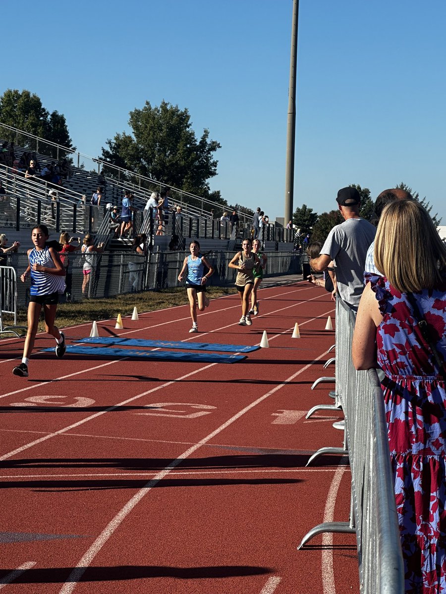 JenBruse's tweet photo. @CTMSBulldog  where our sprint work pays off!!  Great job on that final stretch! https://t.co/WZYnd8KqlQ