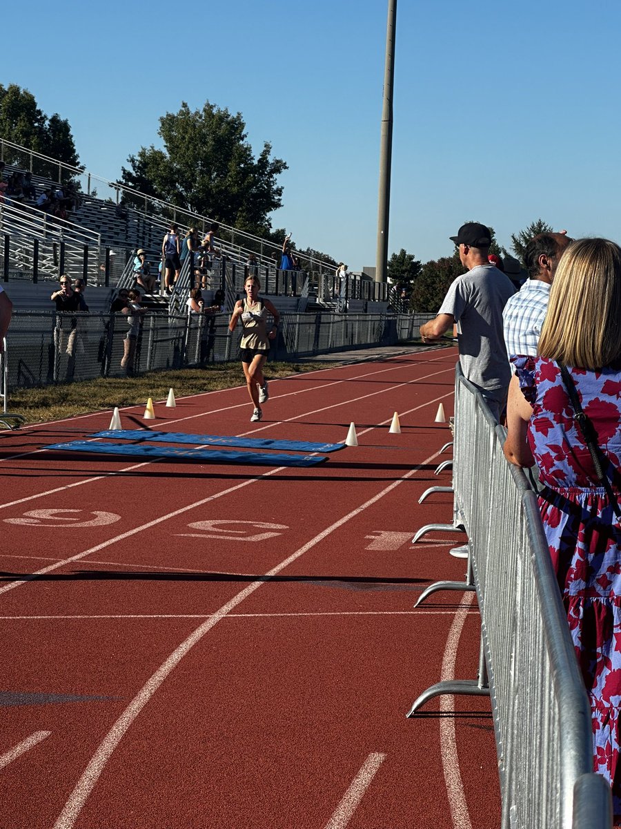 JenBruse's tweet photo. @CTMSBulldog  where our sprint work pays off!!  Great job on that final stretch! https://t.co/WZYnd8KqlQ