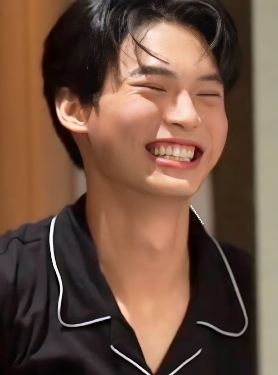 junebluemoon's tweet photo. 😆🖤 #winmetawin https://t.co/3t6rclD61l