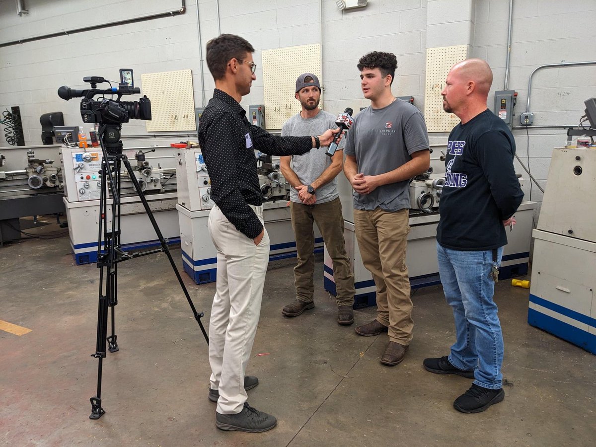 PortlandCte's tweet photo. Tune in to WKRN News 2 at 4pm to see how Portland High School teachers and students are supporting East Tennessee families affected by the storm. #SumnerReady #SumnerAchieves #SumnerCountyStrong https://t.co/WmLE2kRhfT
