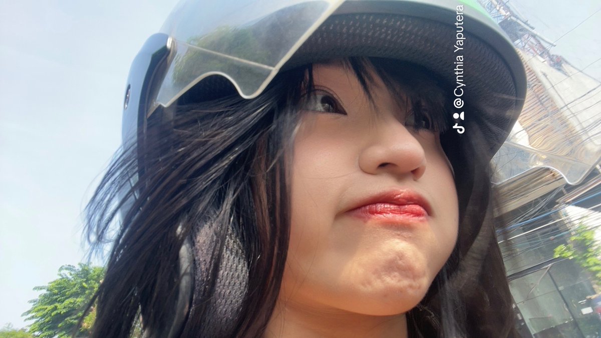 Y_CynthiaJKT48's tweet photo. Pagi!😁 Mode di mobil/ mode ojol? Hehe maaf deh ada watermarknya 😔🤍 https://t.co/aFVEcm9UbP