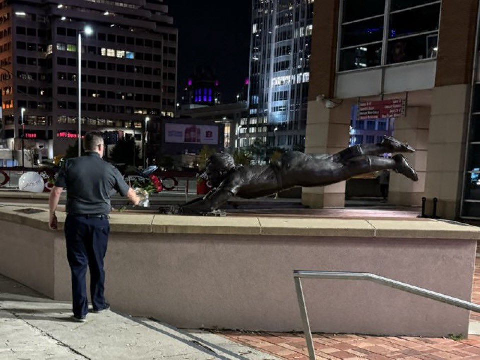 Reds country will never forget you #14.

The heart and soul of this city. ❤️🌹