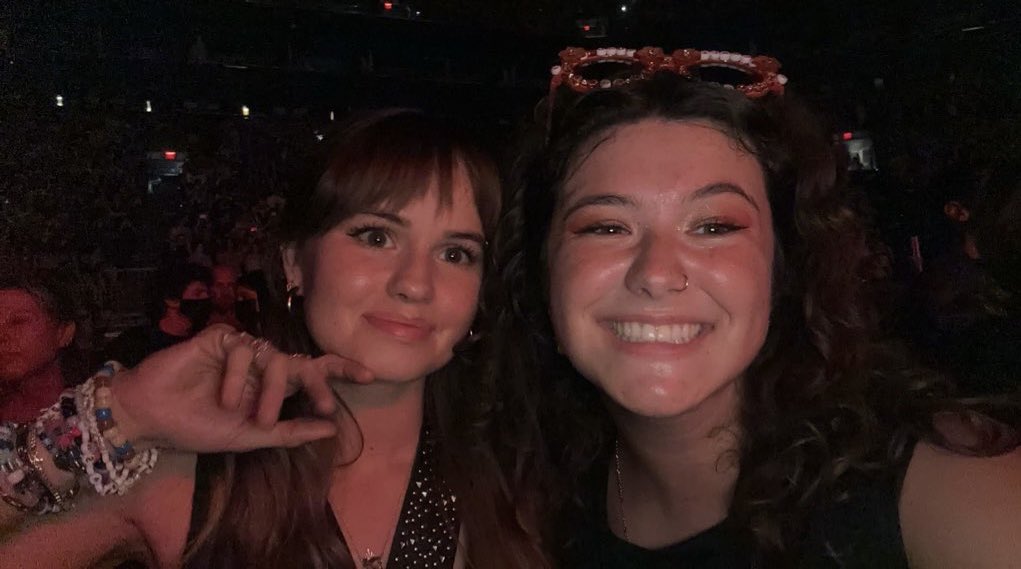 yelllowdashes's tweet photo. i know i talk about it a lot but it was the best night of my life so i truly just can’t help it. #clancyphoenix was already a month ago???
i miss it so bad and that show just gave me so much love and purpose. i am so happy to be alive singing these songs wow love you guys 5EVER. https://t.co/jeDO2xqbMh