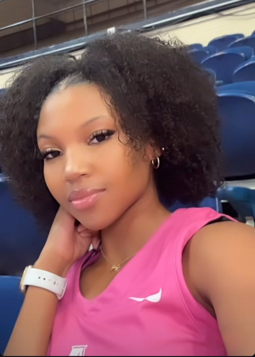 EvelynMDouglas's tweet image. Last media day as a collegiate wbb player. 🥹💙🐶💛❤️ #AggiePride #MBALoading #RisingSportsJournalist