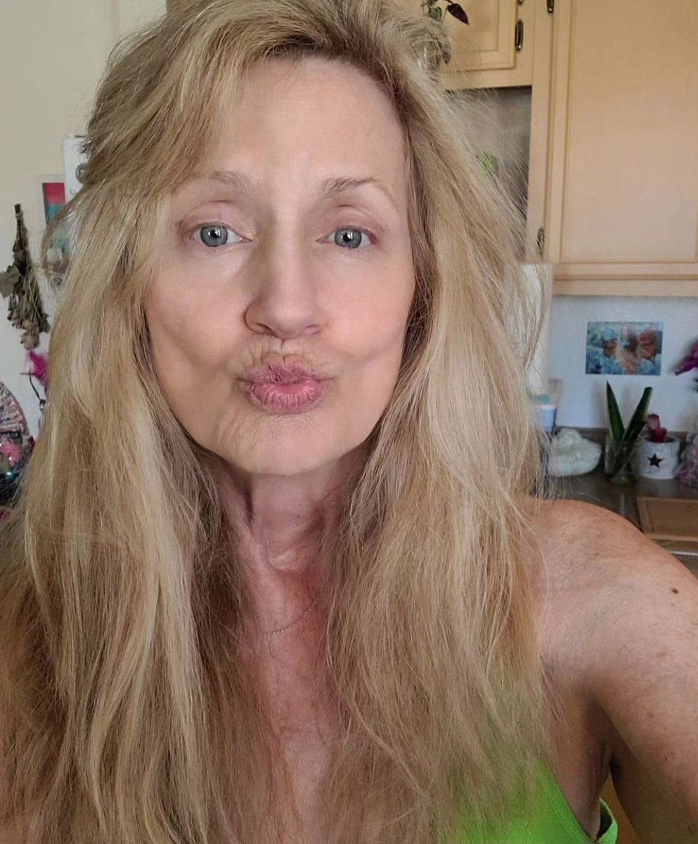 Starlitblond's tweet image. Let's see how long I leave this pic up! #selfie #60something