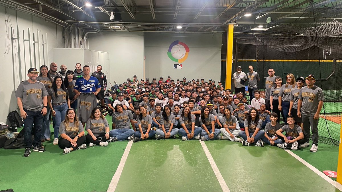 PRBAHS_'s tweet photo. Hoy, en conmemoración al hit 3,000 de Roberto Clemente, recibimos la visita del jugador Emmanuel “Manny” García, quien compartió su experiencia en la liga profesional de Nicaragua y su participación en la pasada Serie del Caribe en Miami representando a Nicaragua. #Hit3000 https://t.co/AQFUqYWNFx
