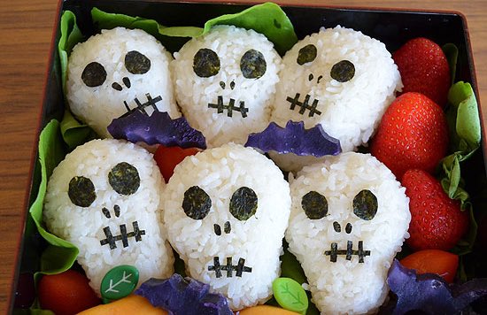 PlayboyCook's tweet image. A soft smirk on his face, he slid @dappryoho onigiri that would surely catch his eye.