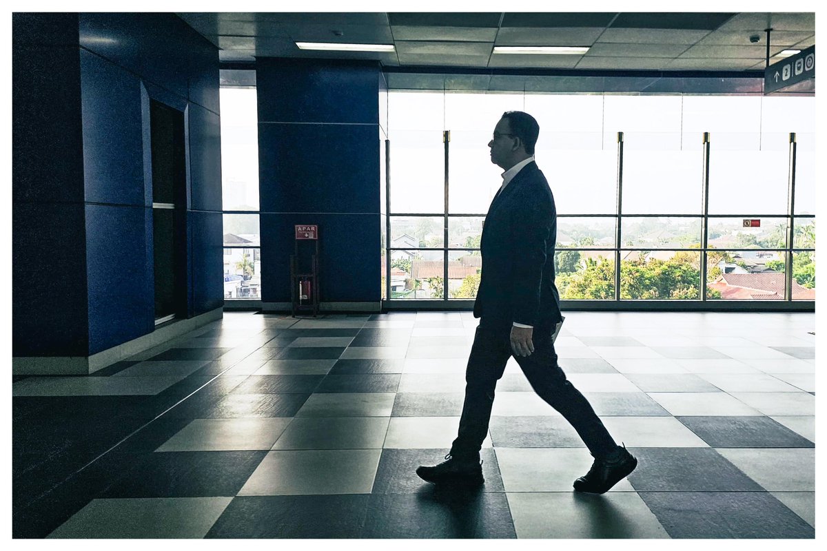 Selamat pagi teman-teman! Semoga sudah bangun ya semuanya.

Selamat beraktivitas hari ini: baik yang masih di perjalanan ke kantor, yang masih semangat lari pagi, atau yang sedang berjuang di jalannya masing-masing. Semoga hari ini diberi kekuatan, kemudahan, dan keberkahan. Bagi