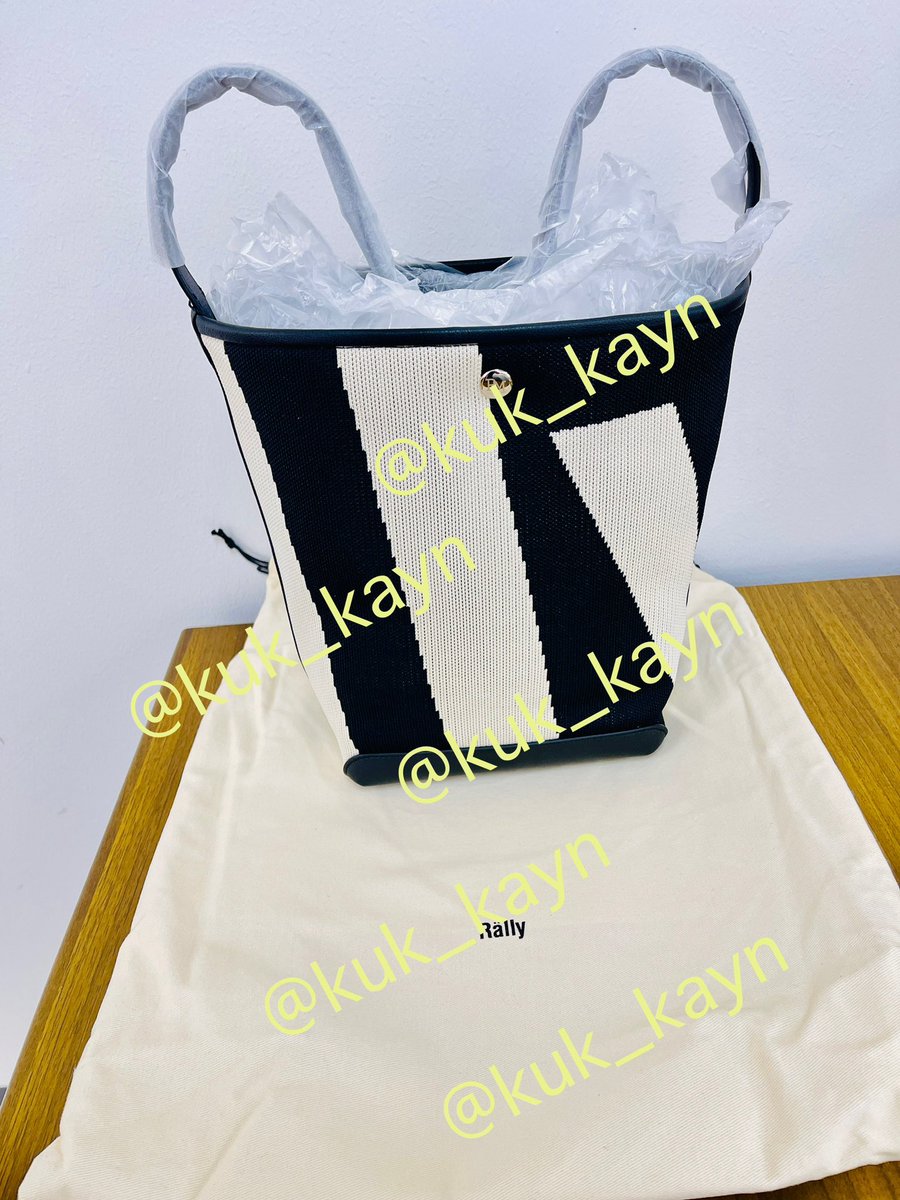 kuk_kayn's tweet photo. ✨ กระเป๋า Rally ✨
ใบใหม่ล่าสุด มือ.1 แท้✅

❌No : RM Leather Tag ❌
(รอบ 25/09/24)

⚫️ 1 ใบ : 2,800 ฿

📦 พร้อมส่ง

DM ได้ค่ะ 💌

#newrallymovement
#rallymovement 
#rallythebag #กระเป๋าrally
#กระเป๋าrallymovement
#rallymovementthebag
#ส่งต่อกระเป๋าrally https://t.co/VI1BOheuA7