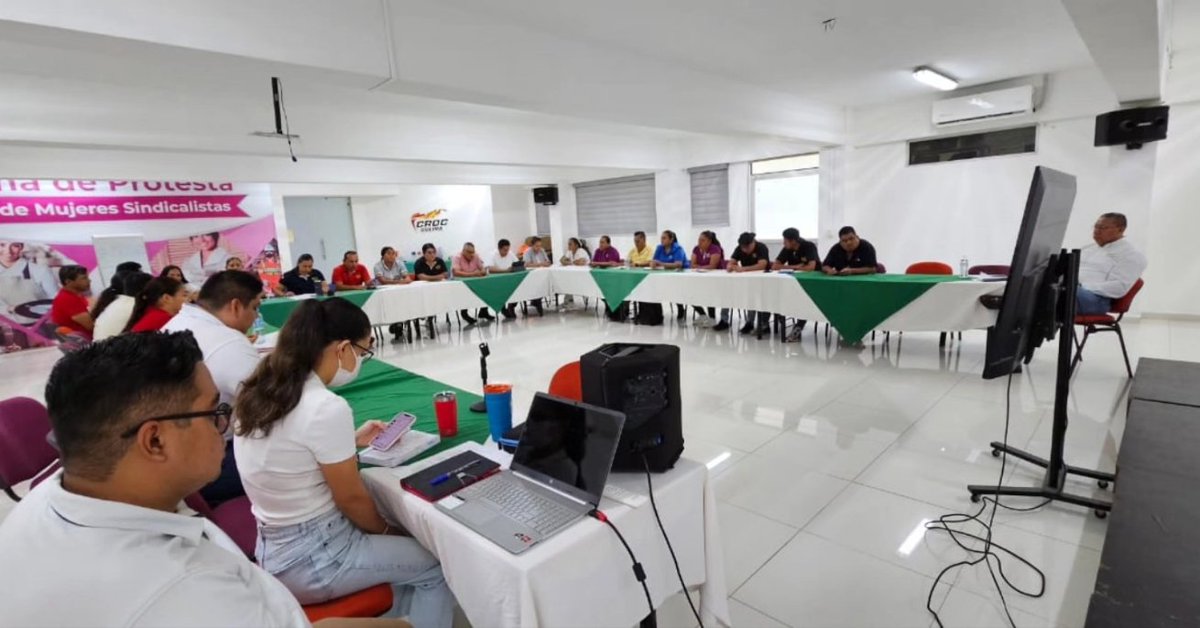 FerGaspar10's tweet photo. COLIMA| Nos reunimos con nuestro dirigente del estado de colima @davidoq para realizar el plan de trabajo del mes de octubre, productivo en beneficio de nuestros compañeros agremiados.

@CROCContigo @IsaiasGCroc @CROCColima2 https://t.co/1a269mNK4f