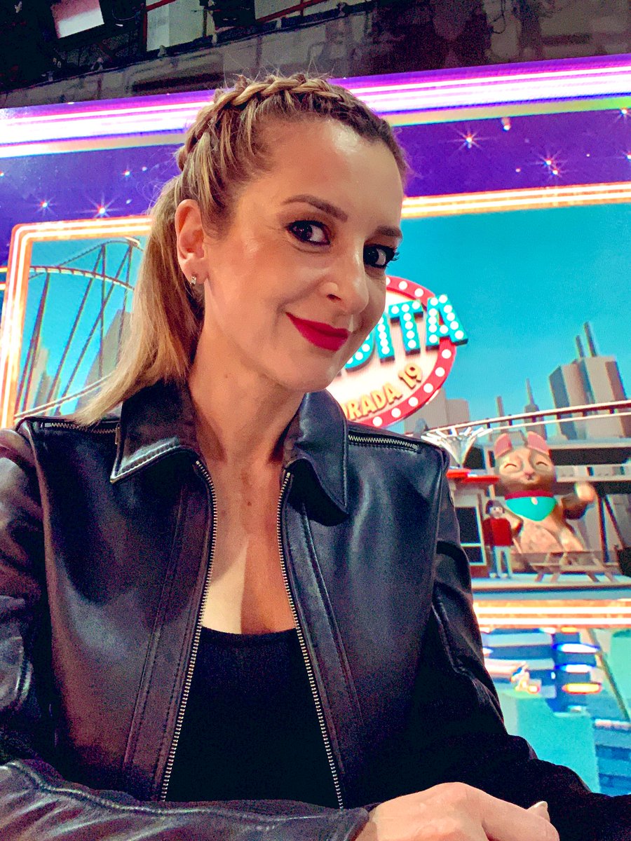 Comenzando la semana en <a href="/BenditaOk/">Bendita</a> con la diosa de <a href="/lalioficial/">Lali</a> 🔥🔥🔥