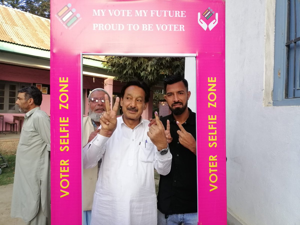 DCBaramulla's tweet photo. #ElectionDay #Baramulla #VoteWithPride
Voters in Baramulla are excitedly taking selfies after casting their votes! A great display of civic pride and participation. Let's keep the momentum going! @ECISVEEP
@ceo_UTJK
@diprjk @mingasherpa @ddnewsSrinagar https://t.co/HciBldOBnb