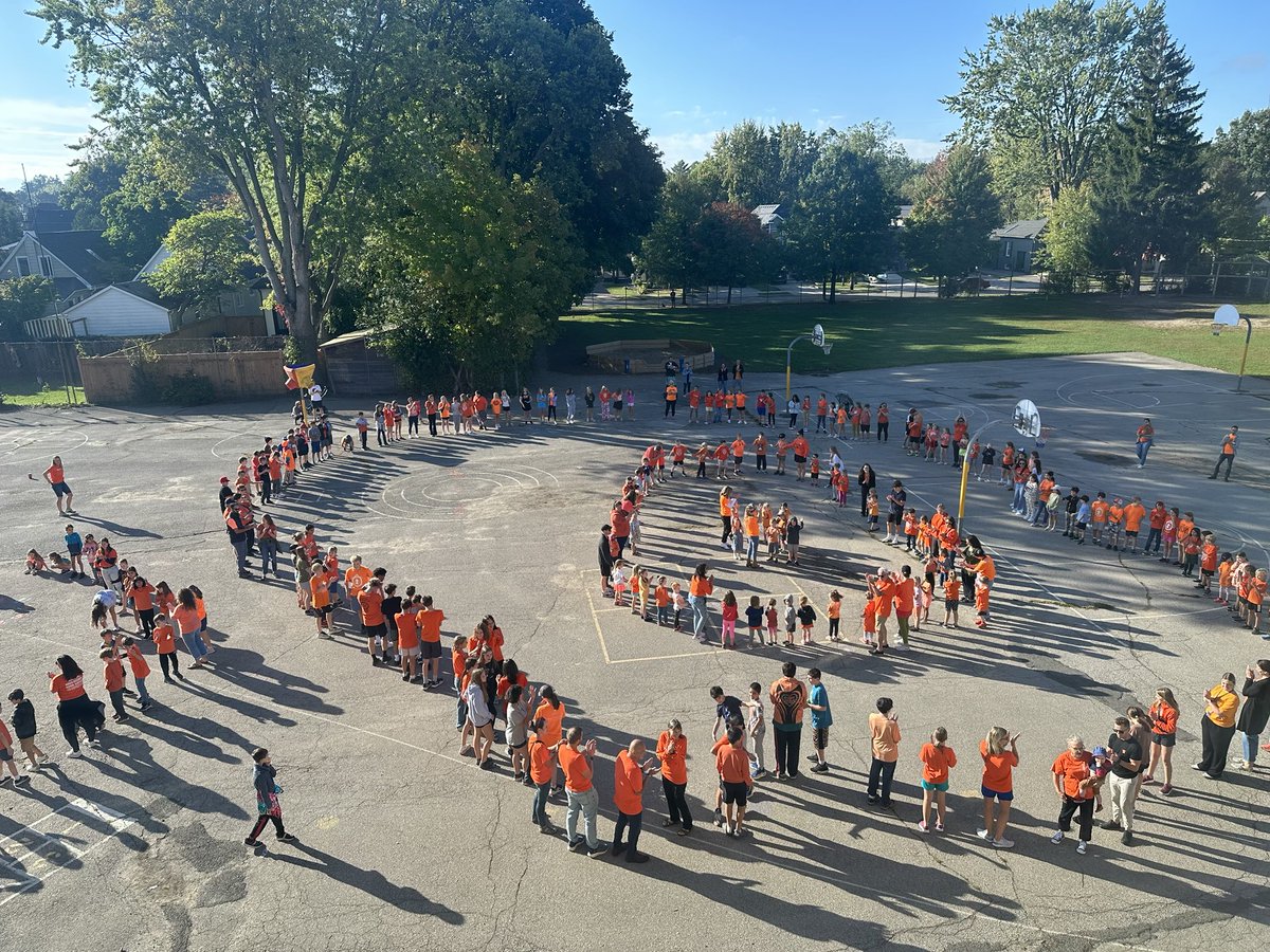 Thank you to the Sands family for leading our assembly, culminating in a circle dance of students, staff, parents &amp; caregivers, on this National Day for Truth and Reconciliation. #orangeshirtday ⁦<a href="/ChristineGiann/">Christine Gianna</a>⁩ ⁦<a href="/TVDSB/">Thames Valley DSB</a>⁩ ⁦<a href="/ThamesValleyPIC/">TVPIC</a>⁩