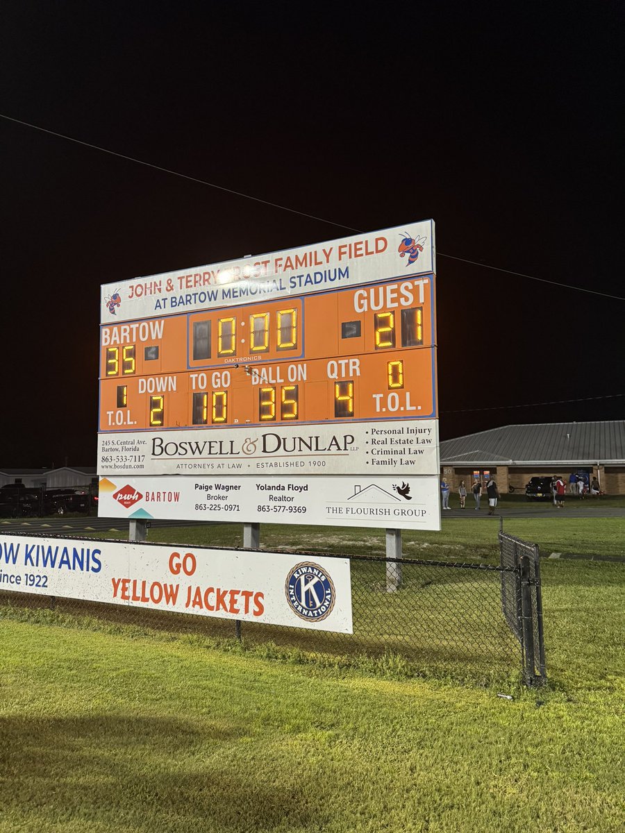 Your Yellow Jackets come back from a 21 point deficit at half and score 35 UNANSWERED points to win and go 1-0 in District Play! Beyond proud of these young men and how they fought so hard to pull this one out!

#TowWay or #NoWay 🔸🐝🔹
#WINTODAY 
#LLGOOB