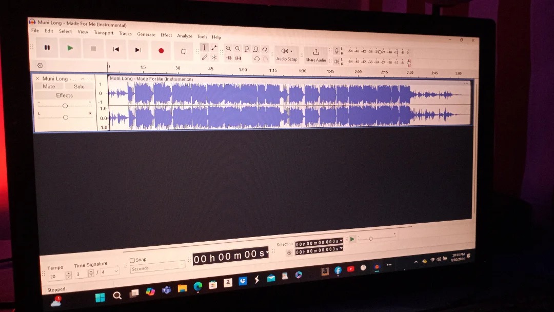 selfauthorscott's tweet image. My favorite part of the night's. Recording new song's.

New one is being released. (I Think Your So Fly)
youtube.com/@TizzyRitzzle

#subscribetomychannel for more new ish!