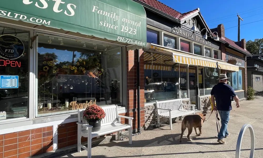 My column tomorrow. Manitoba Chambers of Commerce released a study examining why young people leave Winnipeg for other cities. The ability to live a socially connected, urban lifestyle in a walkable neighbourhood was identified as a major factor for many. winnipegfreepress.com/opinion/analys…