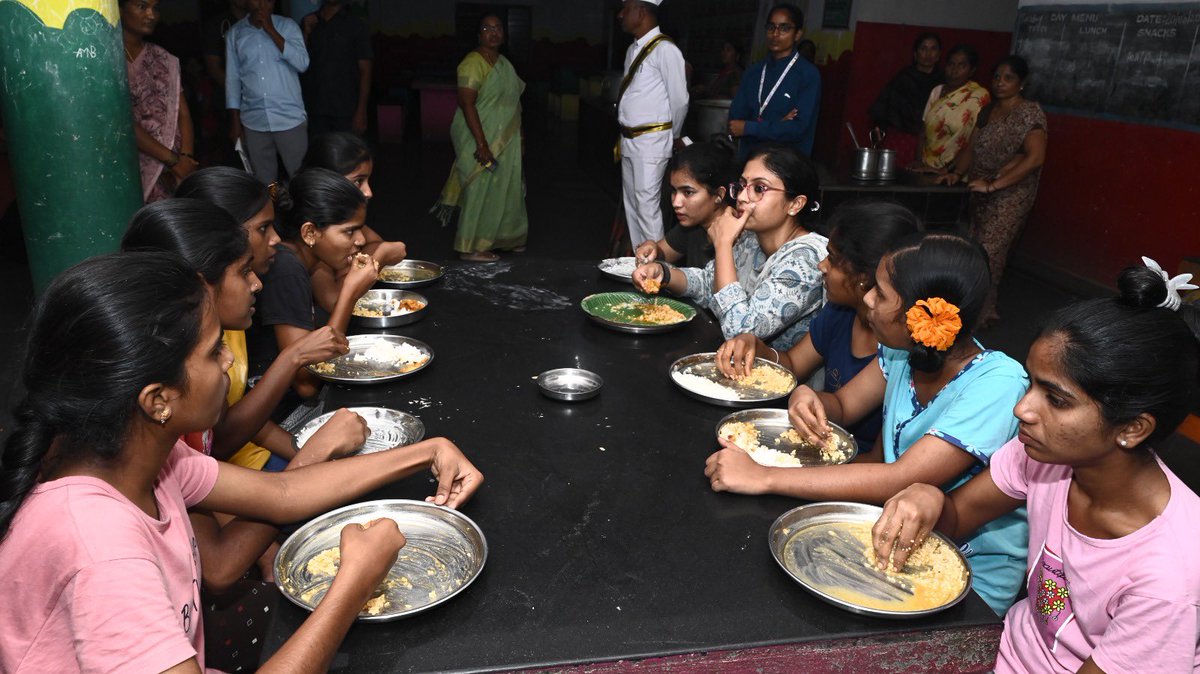 IasSikta's tweet image. Decided to do a surprise night stay at govt girls hostel in my district- learnt a lot from these happy girls. Truly a humbling experience as an administrator! 
@TelanganaCMO @revanth_anumula @TelanganaCS