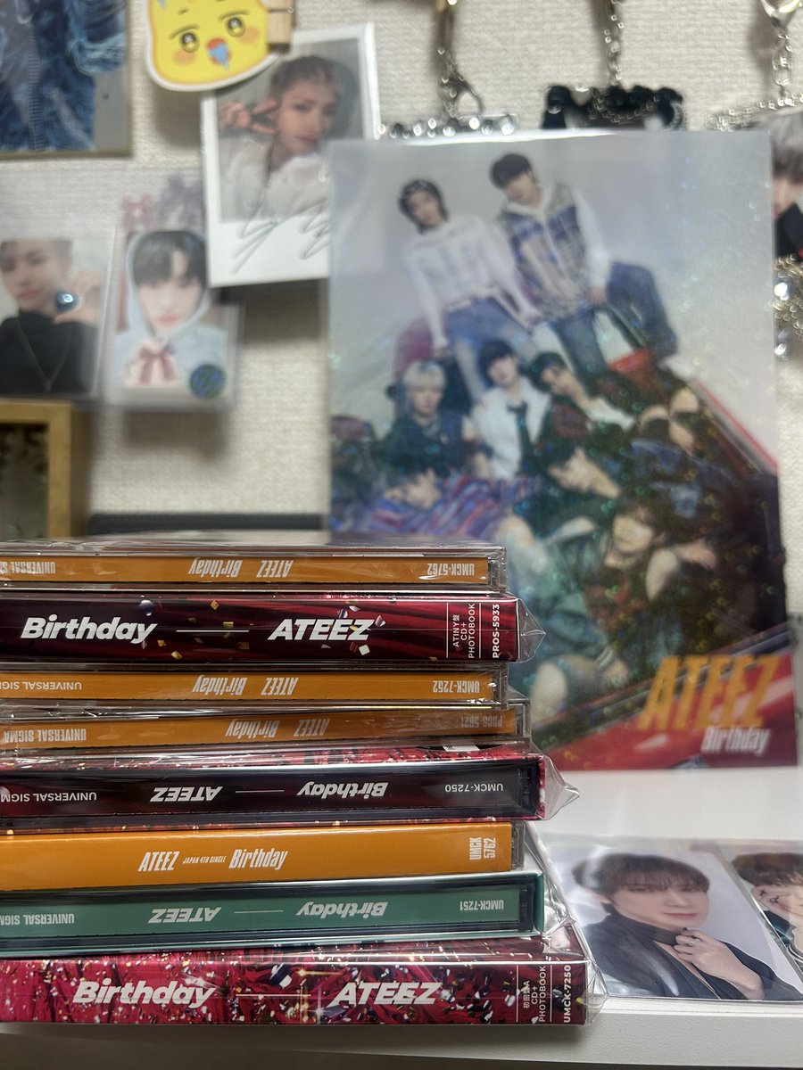 mari5_mingi's tweet photo. ワクワクしてたら届いた😍💓
ホログラムクリアポスターがカッコ良すぎて😍💓満足です❤️❤️❤️
特典のトレカミンギ2枚入ってたから嬉しい😍💓ありがたや…😍🙏💓
#ATEEZ
#Birthday
#トレカ
#MINGI
#BirthdayCD https://t.co/kyJASXsxXN