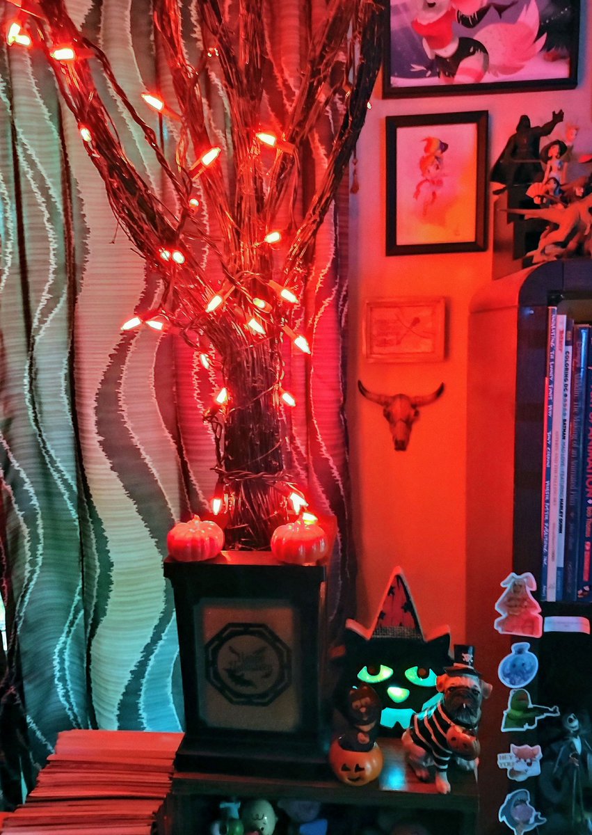 ScooterDoodles's tweet photo. Hoping to feel more positive by getting everything nice and spooky for my favorite time of year (got some little jack-o'-lantern lights for my desk) ๐๐ฆ๐ป๐ค๐๐ #Halloween2024 #halloweendecor #halloweentoys #halloweenvibes #spookymonth #timetogetspooky https://t.co/qbhstdVhoP