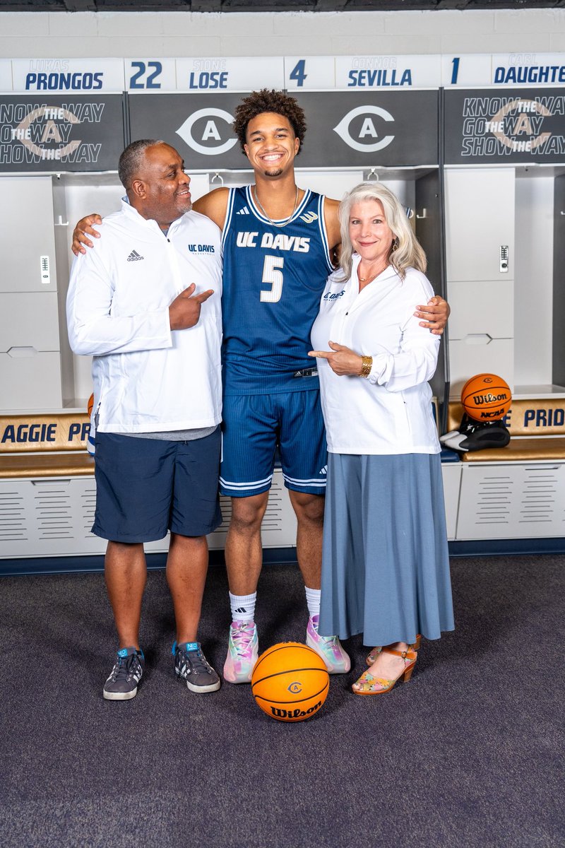 JalenStokes5's tweet photo. Davis??🐴 #officialvisit #GoAggs! https://t.co/qPmOI2LUzl