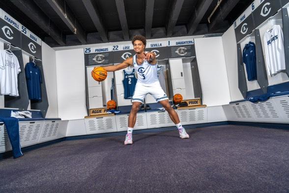 JalenStokes5's tweet photo. Davis??🐴 #officialvisit #GoAggs! https://t.co/qPmOI2LUzl