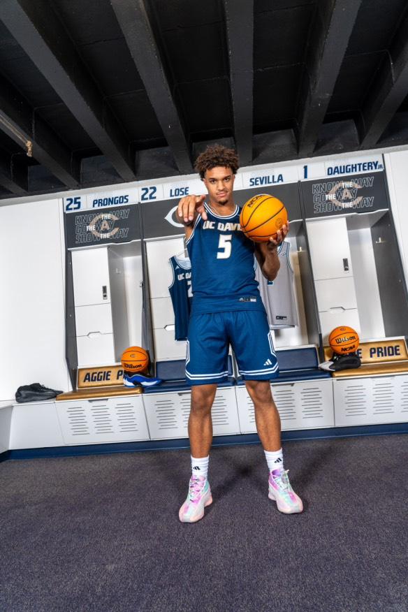 JalenStokes5's tweet photo. Davis??🐴 #officialvisit #GoAggs! https://t.co/qPmOI2LUzl
