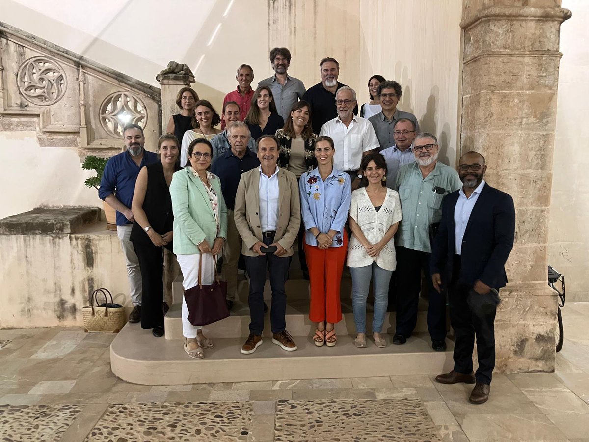 Coordinadors, advocats i professors de la Clínica jurídica de la Facultat de Dret s'han reunit per valorar les pràctiques jurídiques externes dels alumnes de Dret a entitats amb col·laboració de <a href="/icaib/">ICAIB</a> <a href="/FMontisionS/">Fundació Monti-Sion Solidària</a>  <a href="/CreuRojaBalears/">Creu Roja Illes Balears</a> <a href="/caritasmallorca/">Càritas Mallorca</a> <a href="/orgmater/">Mater</a> <a href="/DerechoUIB/">Facultat de Dret UIB</a>