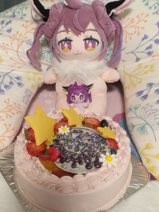 夢ちゃんお誕生日おめでとう🎂🩷💜🎉このケーキは全部夢ちゃんのだよ〰️ピンクのクリームと夢ちゃんの好きな黄色のお星さまのっけてもらったよ💜🩷💜🩷あと私の下手くそオムライスも…😭
夜にプレゼントお披露目の写真とかをfanboxとファンティアにまとめます🩷💜🩷💜 