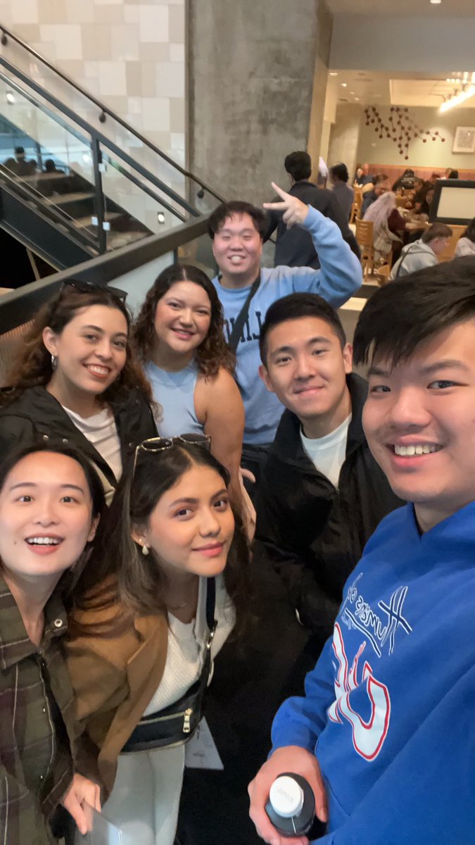 Samantta_x's tweet photo. Nunca pasó por mi mente que algún día mis compañeros de trabajo serían de Asia y que me estarían paseando en Chicago. Qué bonita es la vida. https://t.co/pVrvCJIlEm