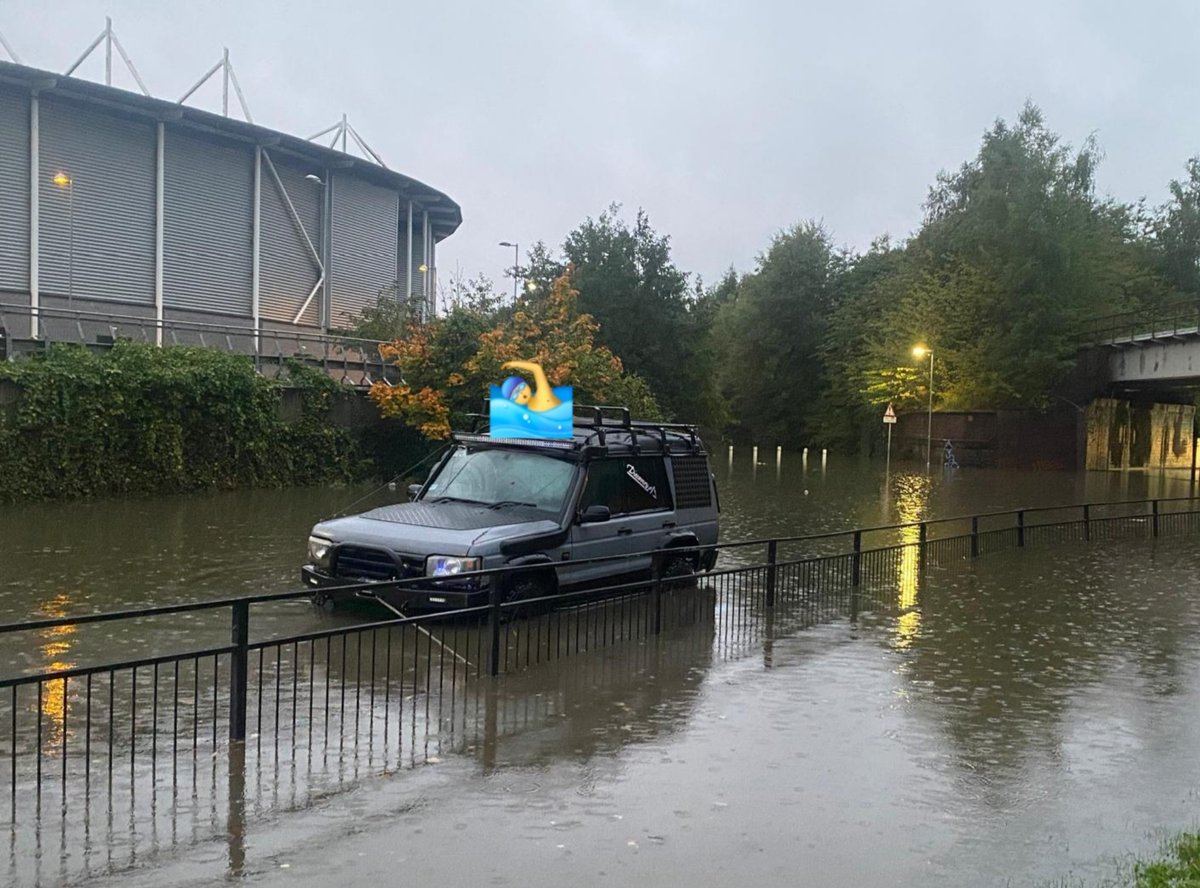 MerPolTraffic's tweet photo. The driver of this #LandRover decided to ignore the road closure barriers on a flooded road, thinking their vehicle could swim. The vehicle proved otherwise. Remember - the barriers and closures are there for a reason. Driver reported. #SafetyFirst https://t.co/CmoAtvdZHo