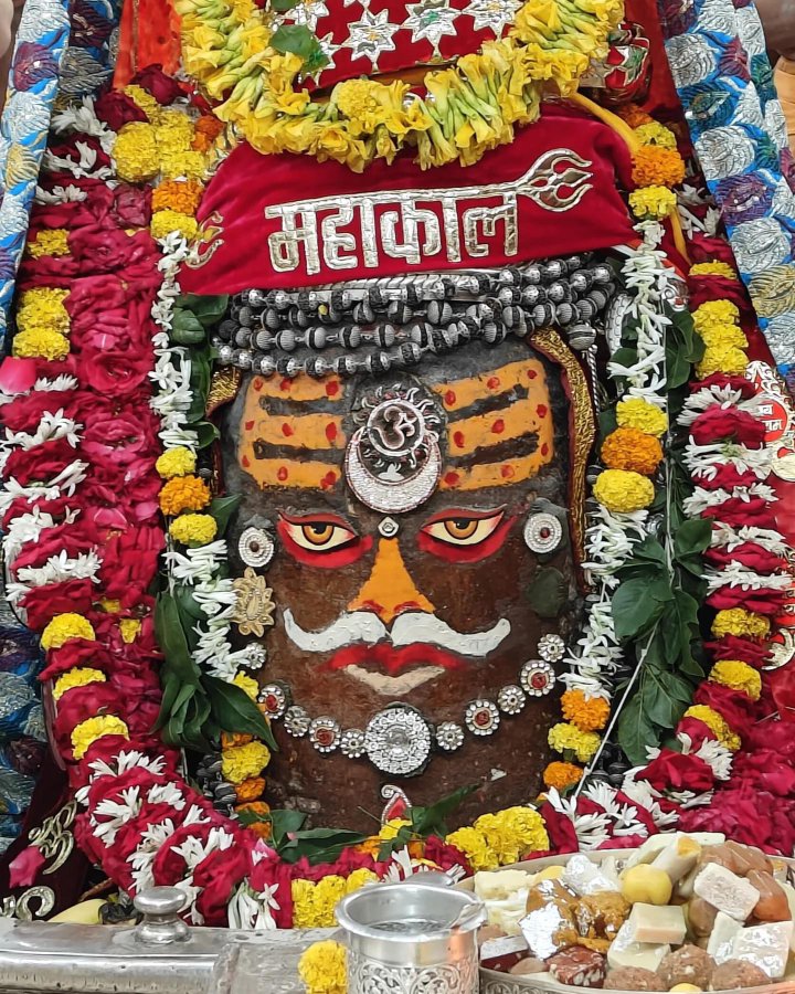 श्री महाकालेश्वर ज्योतिर्लिंग जी के आज के भस्म आरती श्रृंगार दिव्य दर्शन 1.10.2024
