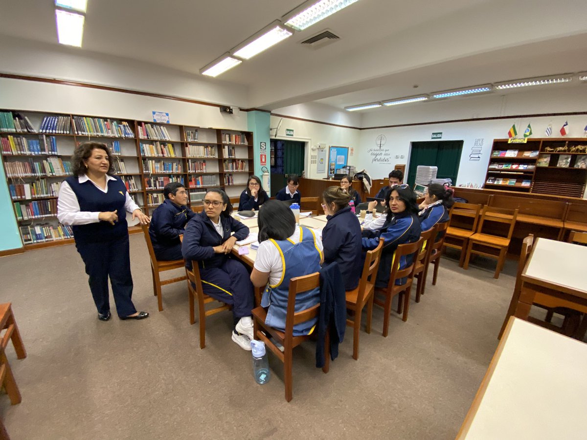 noeliabanasco's tweet photo. Una parte importante antes de iniciar los proyectos, es decidir los ejes sobre los que van a girar los proyectos y hacer el mapeo curricular. Trabajo con el #EquipoTrilema de #MaríaAlvarado de la @Red_EQAp con la mirada en el próximo curso y decidir.
#TransformandoEscuelas https://t.co/hGCwJ7jZPu