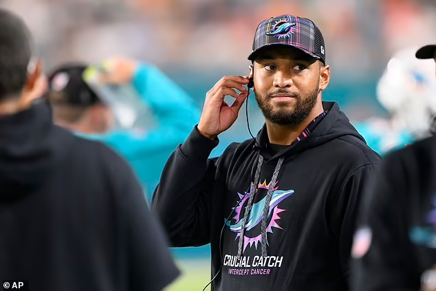 FinsXtra's tweet photo. 🗣 Dan Orlovsky on the Miami Dolphins offense without Tua Tagovailoa: "This offense is one of the most complicated in the NFL. This offense is tailor-made for Tua, not everyone can run it... If you want to see how good of a player [Tua] is, watch this offense right now." #GoFins https://t.co/5q6EGryXzs