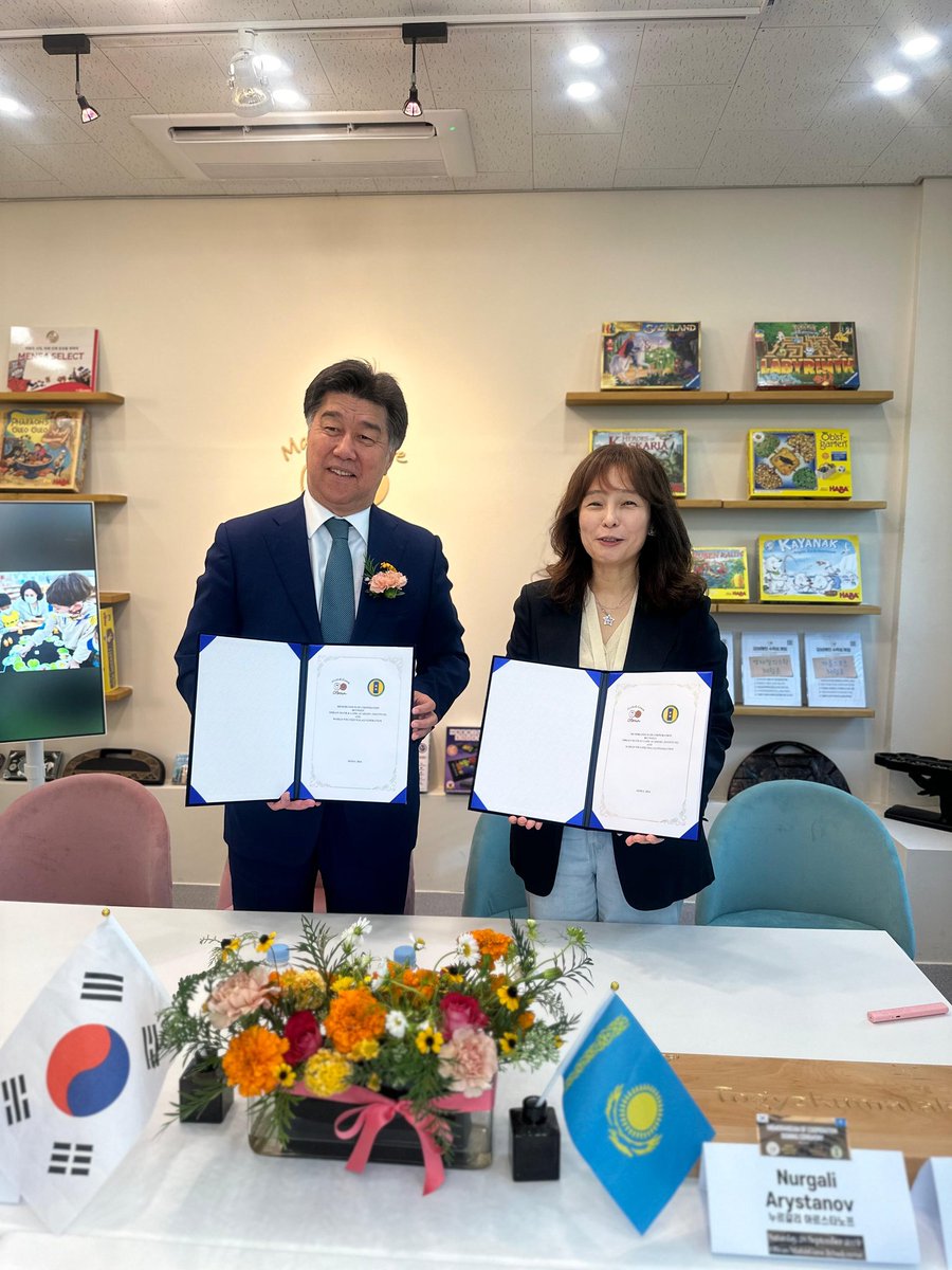 Nurgali56587493's tweet photo. 🔹Delighted to witness the signing of MoU between Mr. Alikhan Baimenov, President of the World Federation of Togyzqumalaq, and Mrs. Sanghee Oh, President of the O'Brain Math & Game, a training center.

🔹Enjoyed games of Toguzqymalaq and Pass the Trap with Korean friends, too.

🔹Appreciate the Korean team's enthusiasm to visit the World Nomad Games in Astana recently and participate in the toguzqumalaq game there.

#Kazakhstan 🤝 #Korea