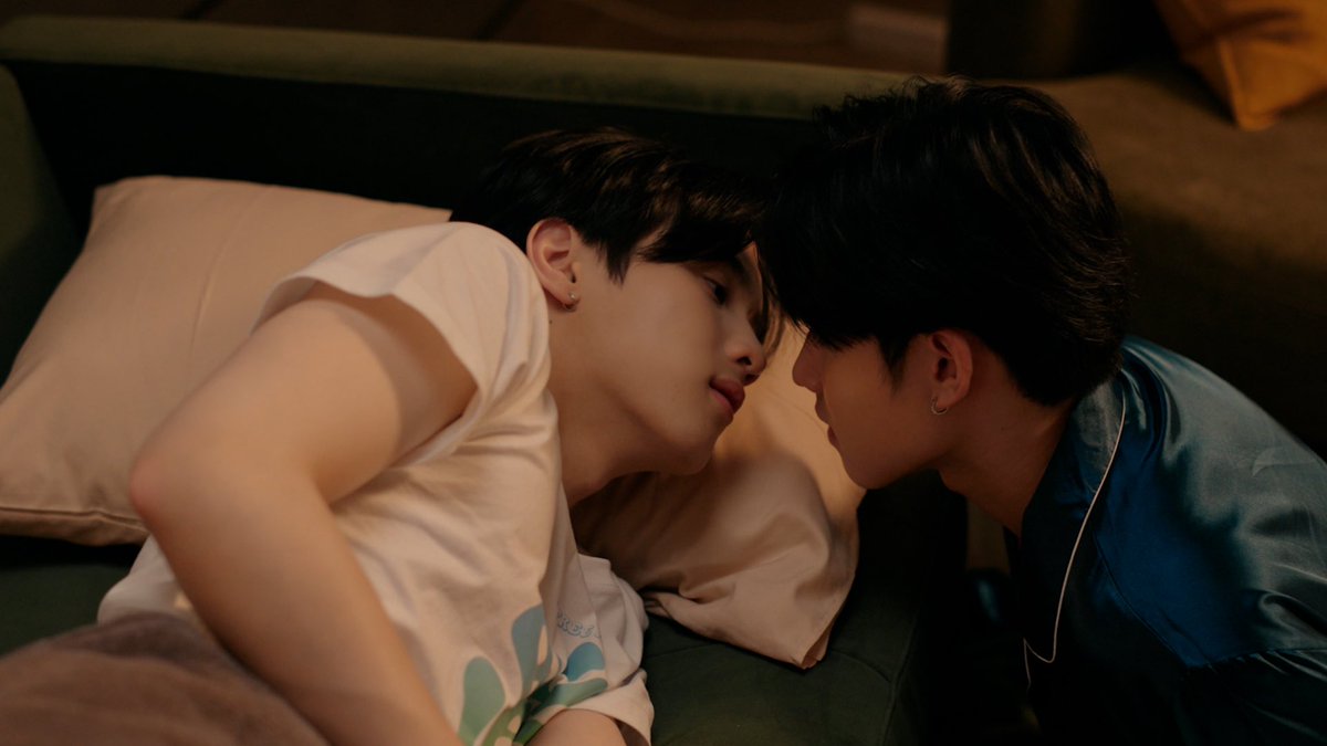 mili_fdl's tweet image. Este momento es de otro nivel como me alegan el dia es solo ver a estos dos juntos #SummerNightTheSeriesEP9
#GMMTV #JavaRyu #JowelTan